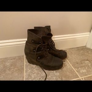 Sorel wedge chocolate brown boots